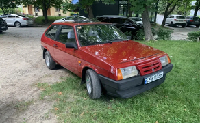 Гарне привабливе авто часів 90-х