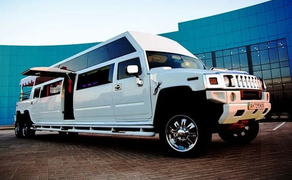 019 Лімузин Mega Hummer H2 білого кольору на дівич-вечір в Києві 