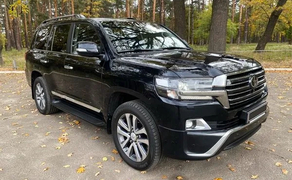 090 Позашляховик на весілля Toyota Land Cruiser 200 з водієм