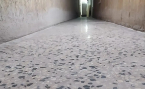Заливка полімерних наливних підлог Terrazzo | Декоративні мозаїчні покриття під ключ