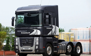 Вантажні перевезення тралами до 40 тонн автомобілем Renault Magnum