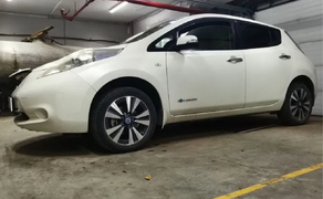   Авто Nisan Leaf