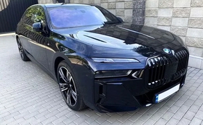 340 Авто на весілля BMW i7 xDrive без водія