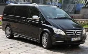 Автомобіль з водієм