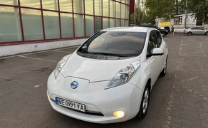 Авто Nissan Leaf 2016 год