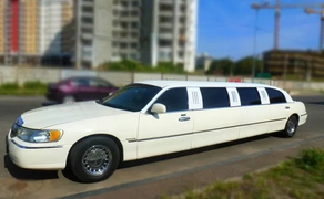 046 Замовити лімузин на весілля Lincoln Town Car 120 ванільний 