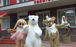 Виписка з пологового будинку, зустріч, білий ведмедик.