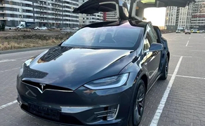 287 Tesla Model X сіра без водія у Києві