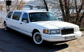 052 Лімузин на весілля Lincoln Town Car 