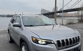 Авто  jeep cherokee