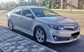 148 Авто на весілля Toyota Camry V50 срібляста