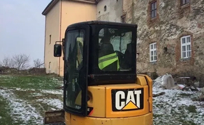 Міні - екскаватор CAT
