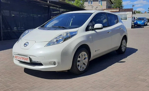 Авто Nissan під таксі