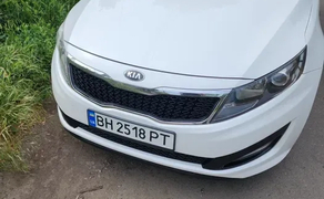 Автомобілі різних моделей та бюджетів