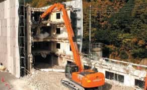 Довгорукий демонтажний екскаватор (Long Reach / High Reach)