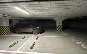 Місця в паркінгу, зручний заїзд