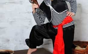 Карнавальні костюми, дитячі святкові суконі, весільні шубки