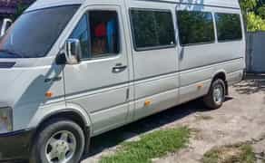 Мікроавтобус з водієм