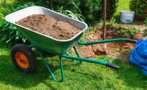 Садова тачка для саду та городу: легка в роботі