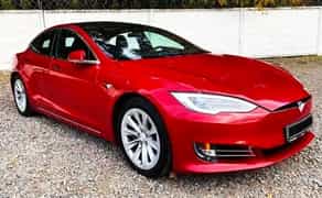 054 Tesla Model S без водія з водієм