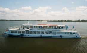 Теплохід "Омар Хайям"