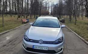 Volkswagen e-Golf в гарній комплектації
