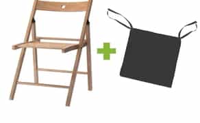 Коричневий складний стілець із чорною подушкою