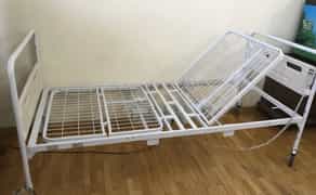 Медичне Ортопедичне ліжко з електричним регулюванням.