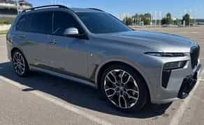 265 BMW X7 40D 2024 сірий позашляховик з водієм на весілля
