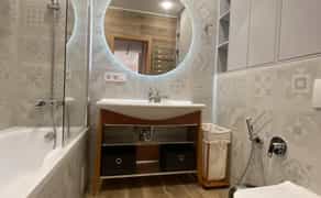 Великої двокімнатної квартири з кухнею студією ЖК Галактика