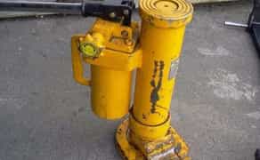 Низькопідхватний гідравлічний домкрат