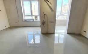 Влаштування стяжки, професійне вирівнювання поверхні та заливка самовирівнювальної наливної підлоги для ідеального результату