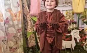 Карнавальні костюми – Петрушка, їжачок,силач, козак, вовк,принц