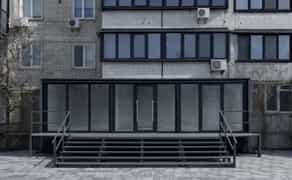 Фасадне приміщення 49 м2 біля метро Мінська