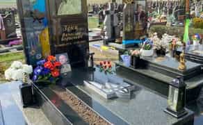 Одинарні, подвійні, європейські, військові пам'ятники