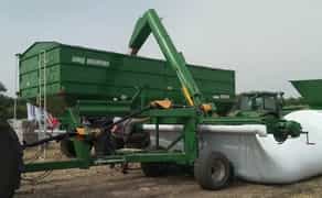 Розпакування зерна з полімерних рукавів, мішків