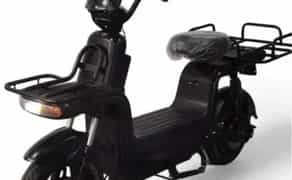 Електроскутера для доставки Glovo, Bolt