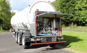 Автомобільна цистерна для перевезення молока. Безпечна та зручна