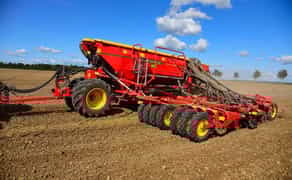 Сівалка Väderstad Rapid А 600 разом із ТРАКТОРОМ колісним John Deere 8370R