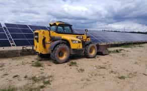 Навантажувач з навісним обладнанням