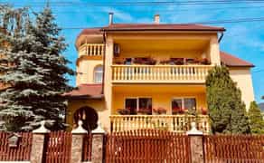 3 поверховий будинок з усіма зручностями