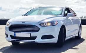 368 Ford Fusion білий авто на весілля