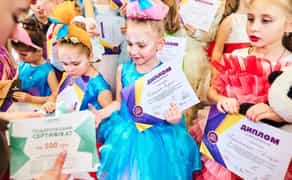 Дитячі сукні на свято