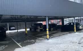 Зручне широке місце для авто: легкий заїзд та виїзд