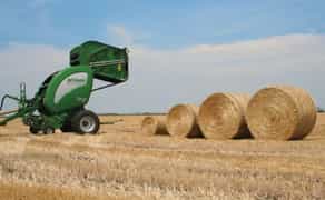 Тюкопрес MCHALE з трактором - для круглих рулонів