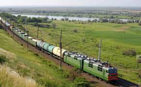 Вагон-цистерна- вільна під налив.