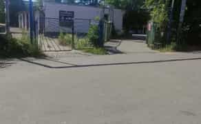 Місце на критій парковці — вул. Інглезі (р-н тиру «Ствол»)