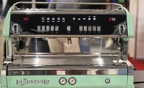 Кавомашина з кавою