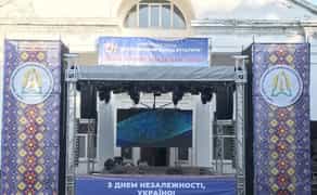 Сцена, беклайн, свiтлове та звукове обладнання