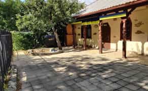 Фасадне приміщення 33 м2 з терасою в центрі Боярки